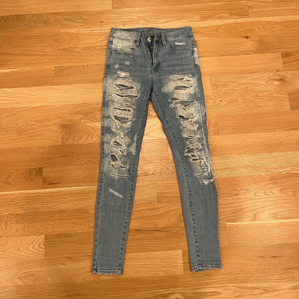 american eagle ripped light wash jeans